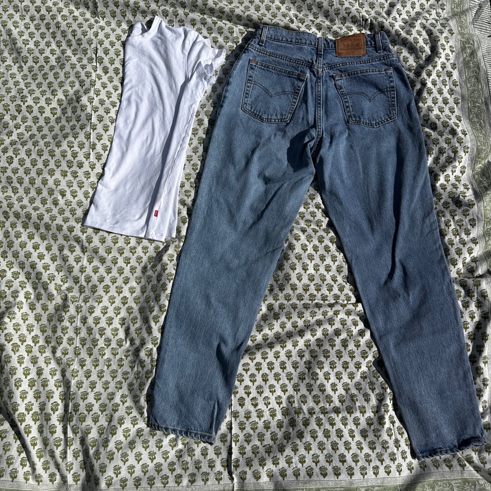 Levi’s Bundle - Includes Levi’s Plain White Tee A… - image 2